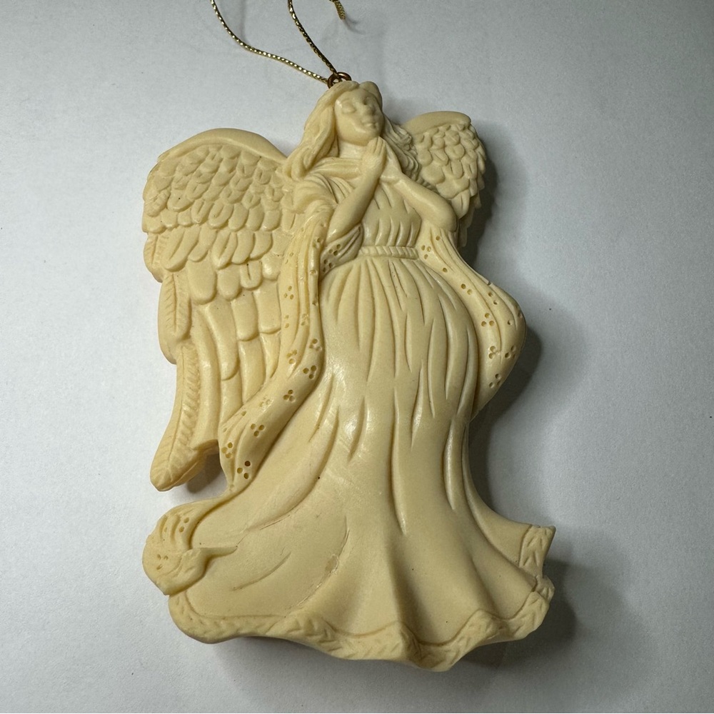 Avon Season’s Joy Ornament Angel Ivory 1997 Christmas